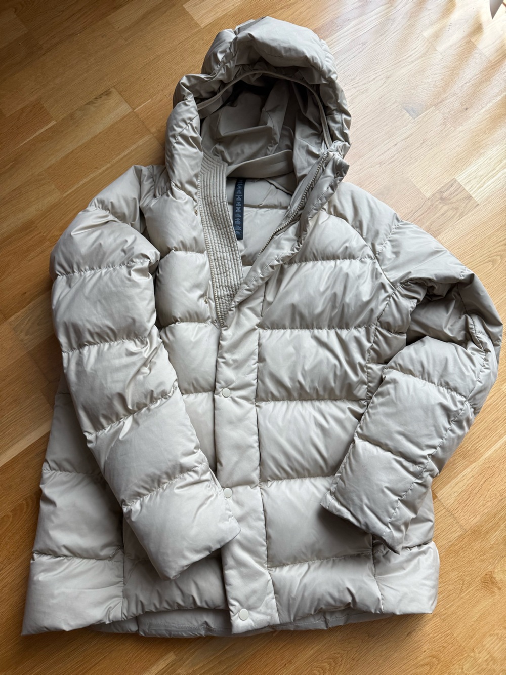 Lululemon Men's Hooded Wunder Puff Puffer Jacket in Light Beige